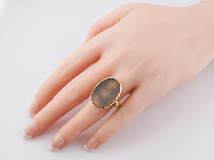 Antique Right Hand Ring Art Deco Intaglio Cut Agate in Vintage 15k Yellow Gold - Image 9