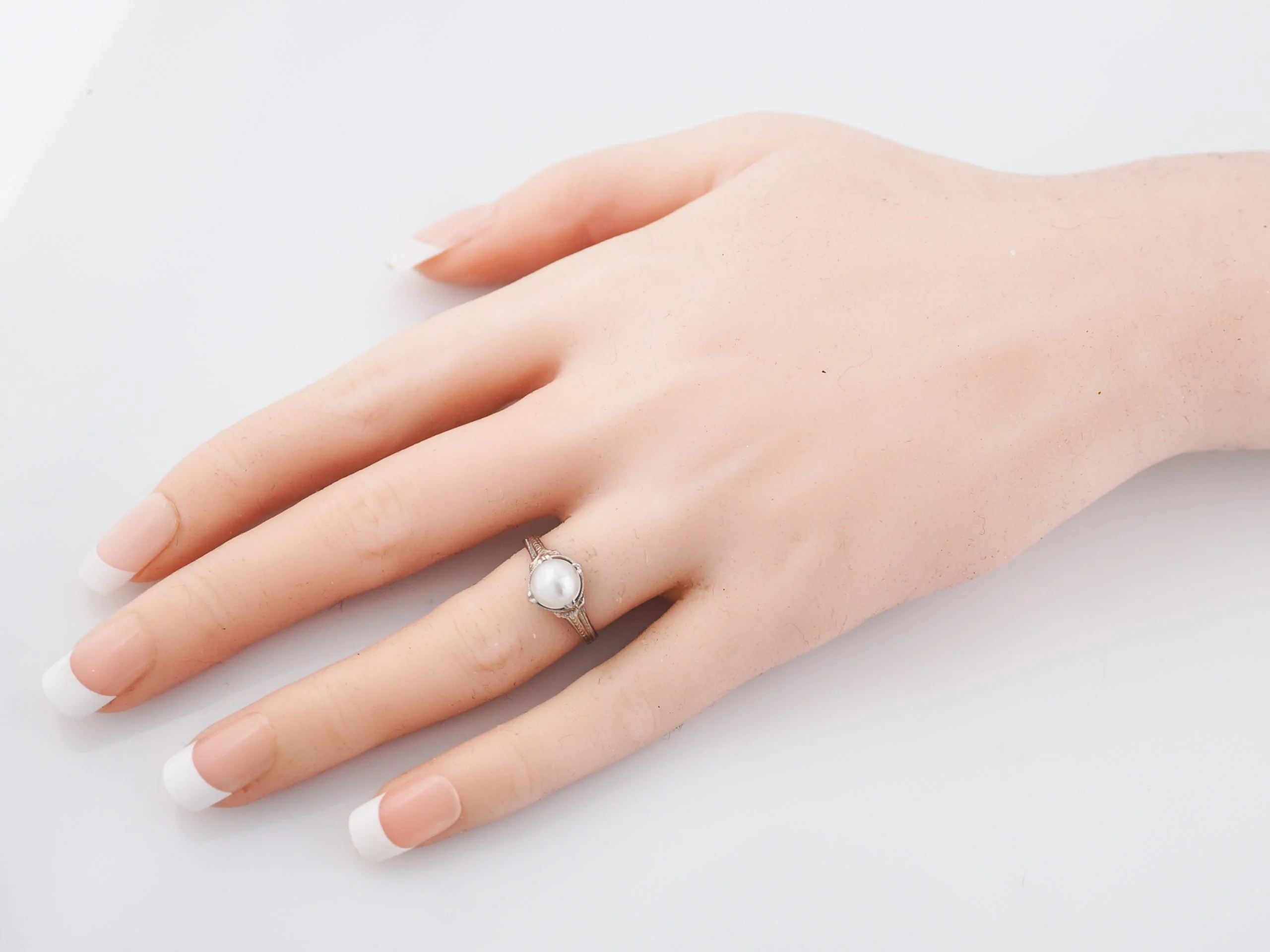 Antique Right Hand Ring Art Deco Pearl in 18k White Gold - Image 7