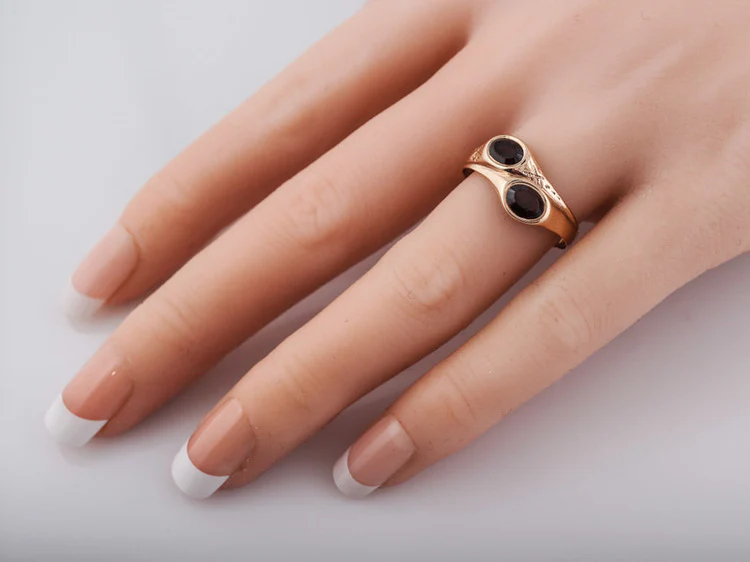 Antique Right Hand Ring Victorian .86 cttw Oval Cut Garnets in 14k Rose Gold - Image 5