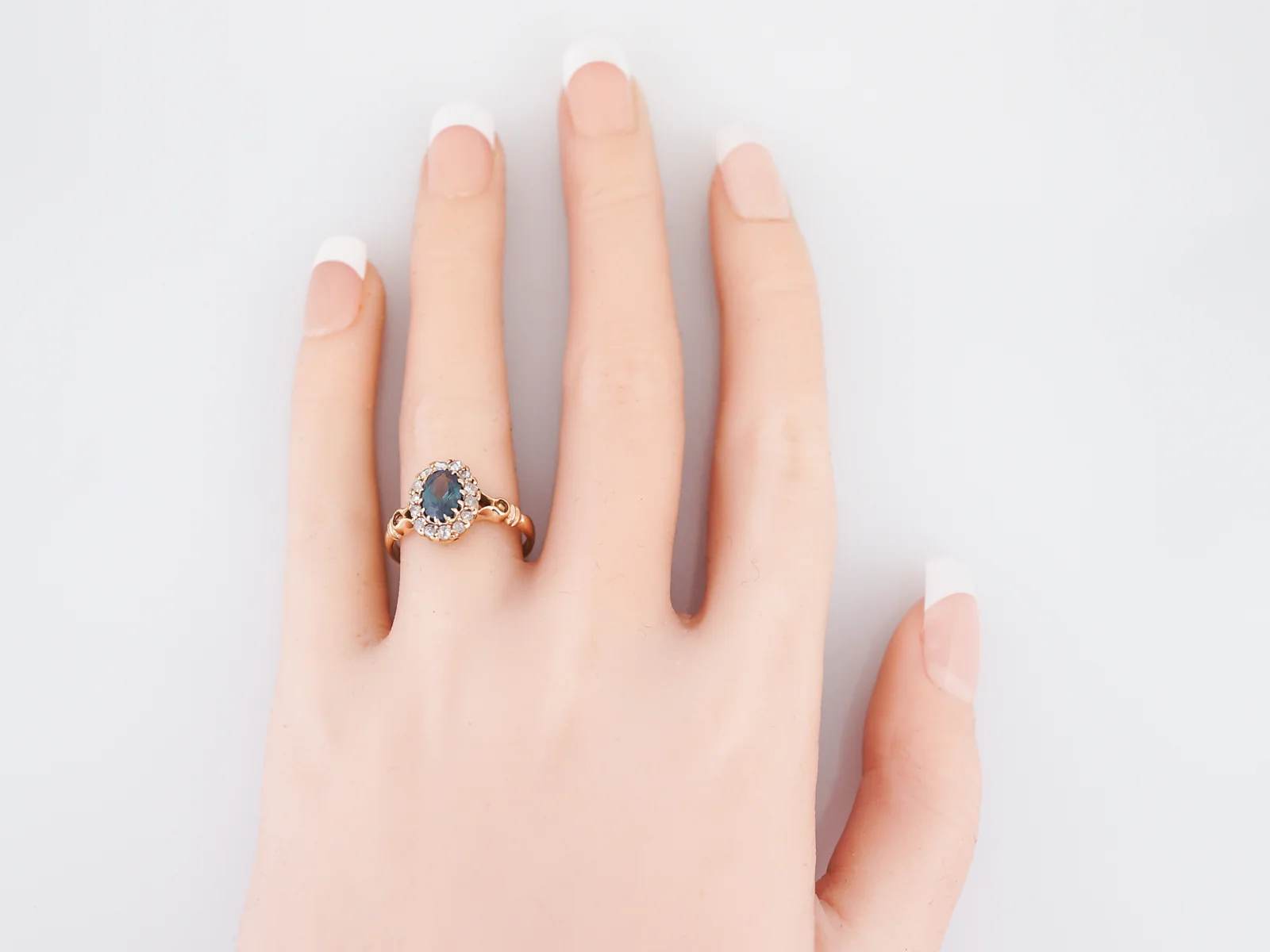 Antique Right Hand Ring Victorian .93 GIA Oval Cut Natural Color Changing Alexandrite in 14k Yellow Gold - Image 8
