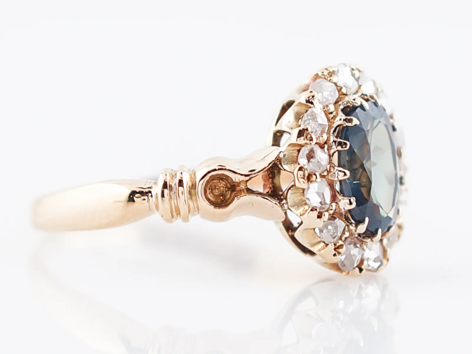 Antique Right Hand Ring Victorian .93 GIA Oval Cut Natural Color Changing Alexandrite in 14k Yellow Gold - Image 3