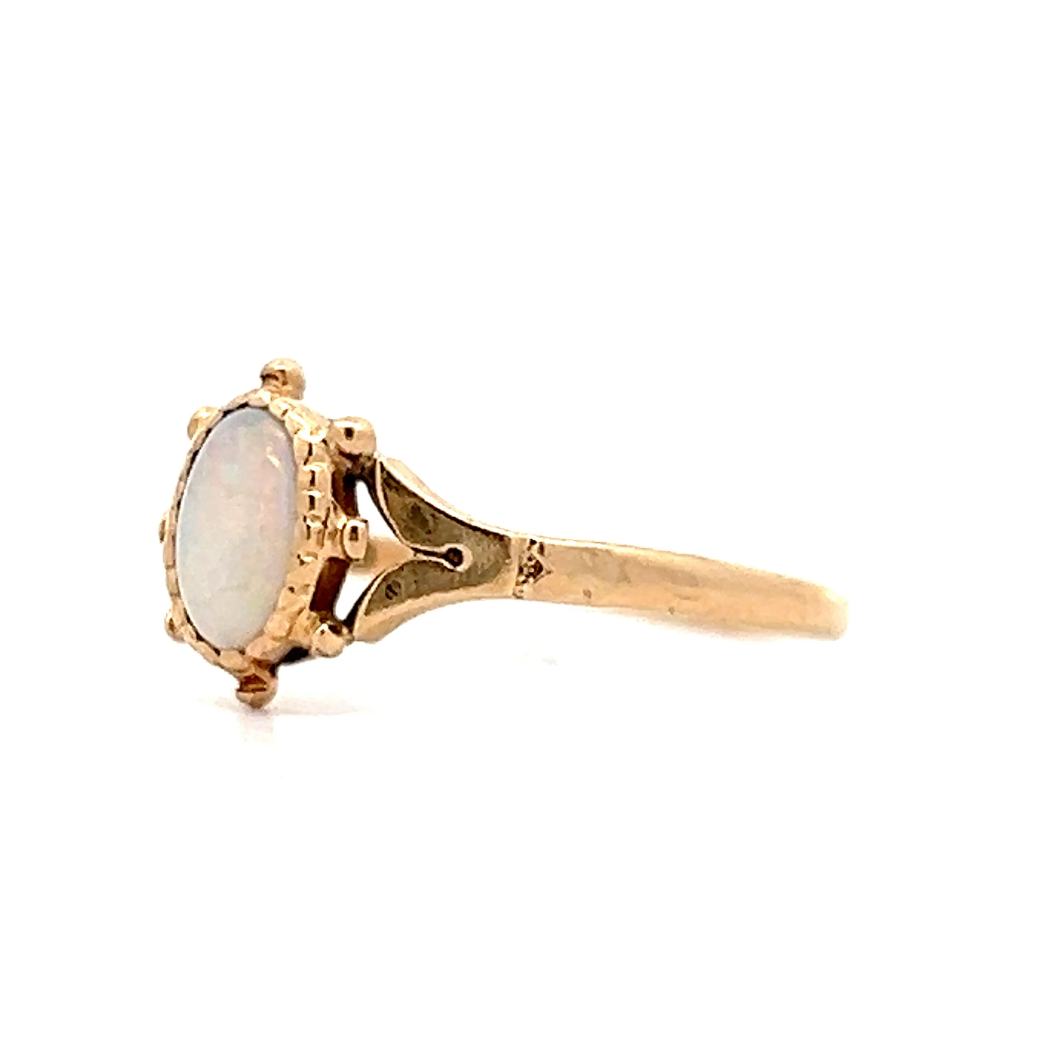 Antique Victorian .27 Opal Cabochon Ring in Yellow Gold - Image 2