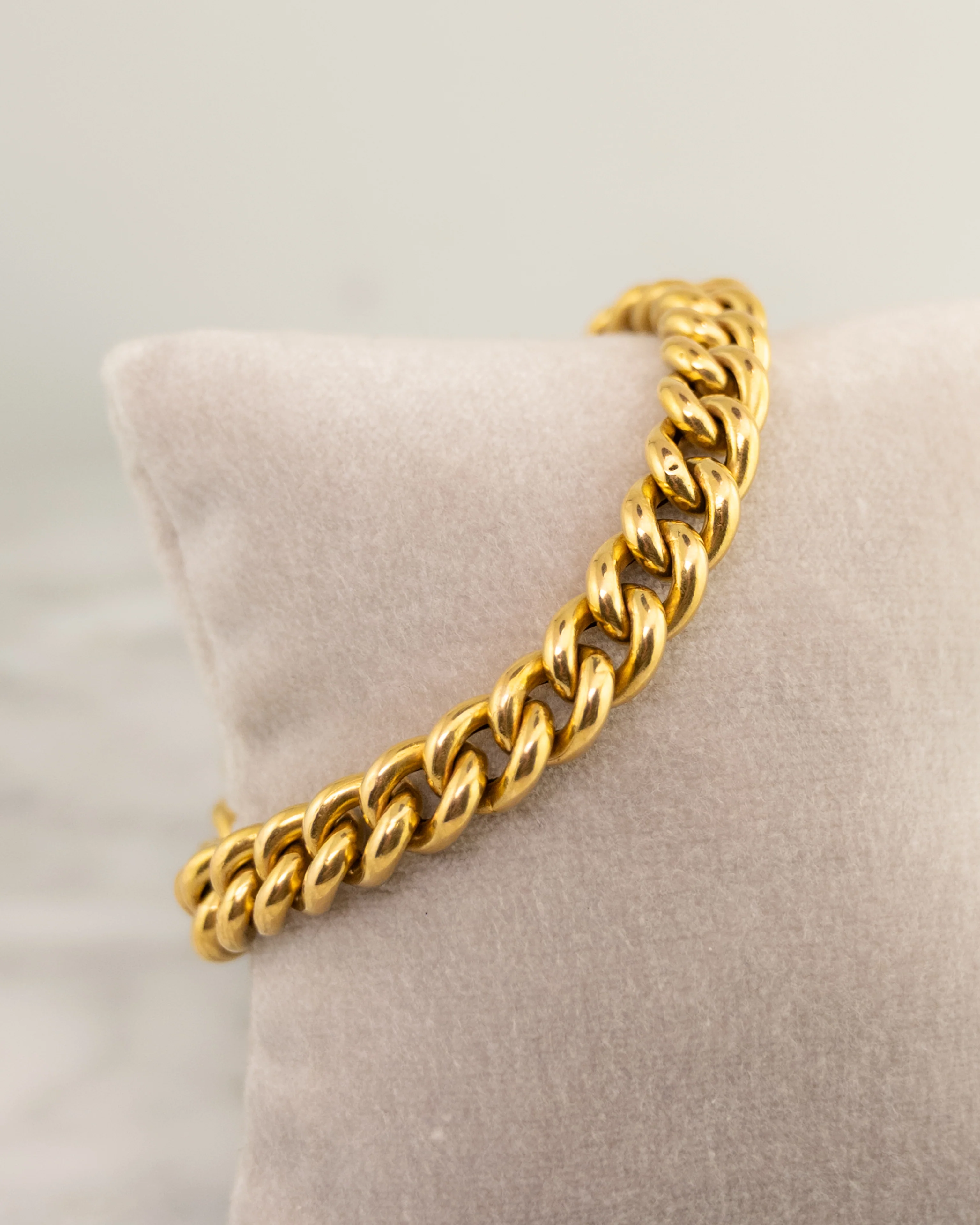 Antique Victorian Curb Link Bracelet in 18k Yellow Gold - Image 5