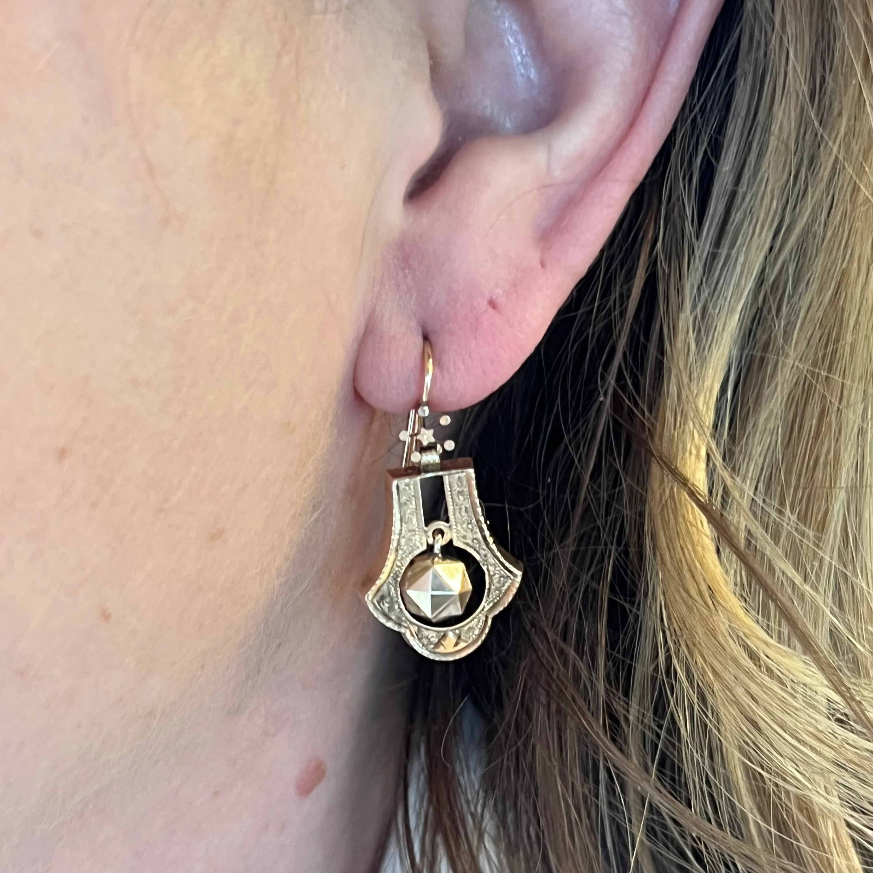 Antique Victorian Dangle Earrings in 14k Yellow Gold - Image 4