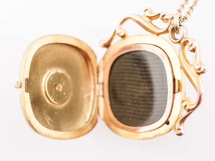Antique Victorian Engraved Locket in 12k Yellow Gold - Image 3