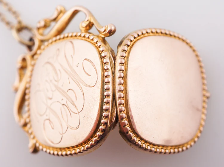 Antique Victorian Engraved Locket in 12k Yellow Gold - Image 6