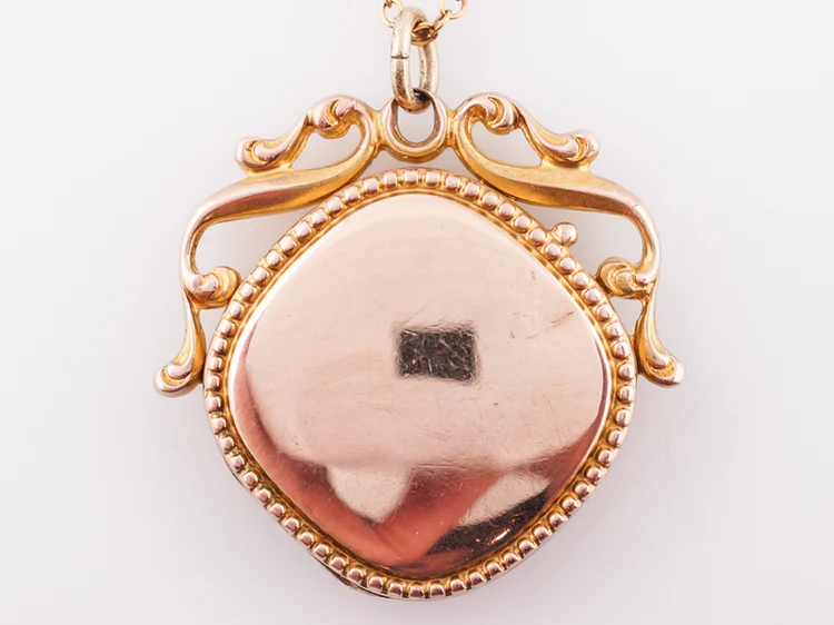 Antique Victorian Engraved Locket in 12k Yellow Gold - Image 7