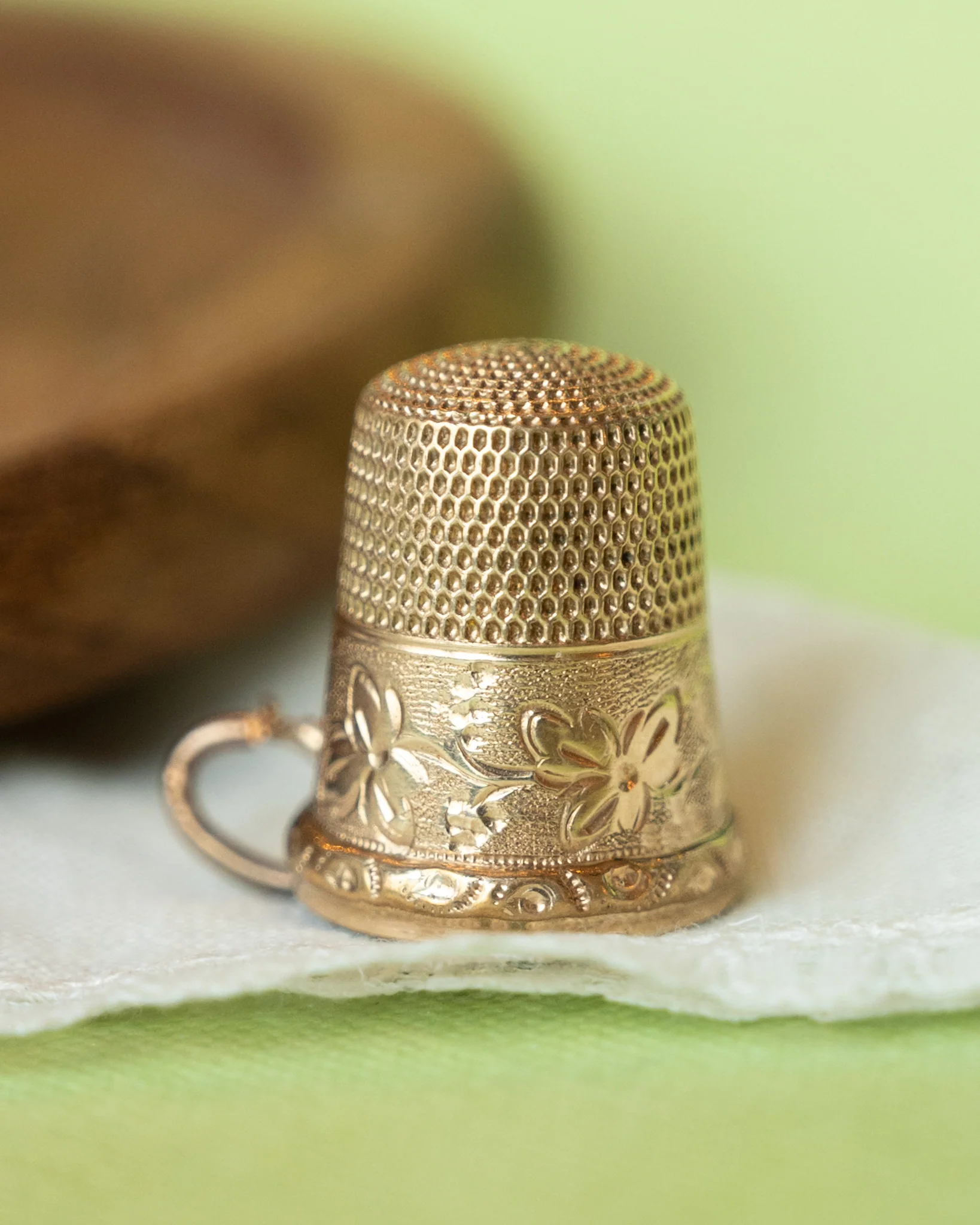 Antique Victorian Thimble Charm in 9k Yellow Gold - Image 4