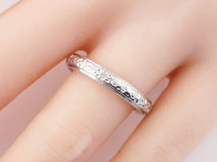 Antique Wedding Band Art Deco in 18k White Gold - Image 3