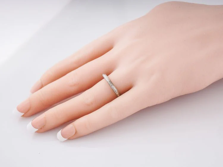 Antique Wedding Band Art Deco Chevron in 18k White Gold - Image 5