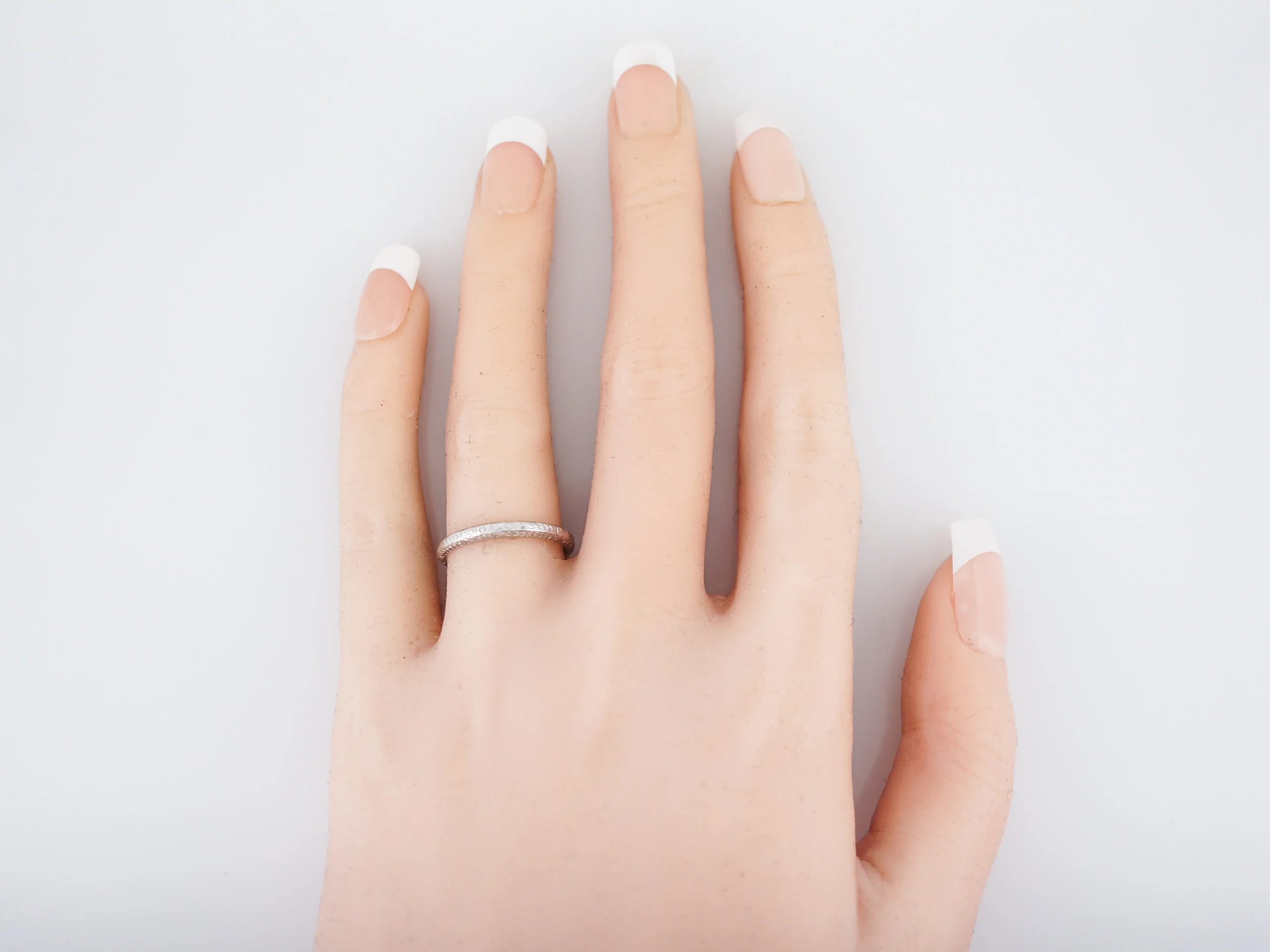 Antique Wedding Band Art Deco Chevron in 18K White Gold - Image 5