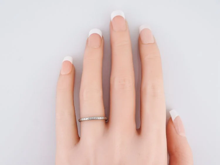 Antique Wedding Band Art Deco Chevron Engraved in Platinum - Image 8