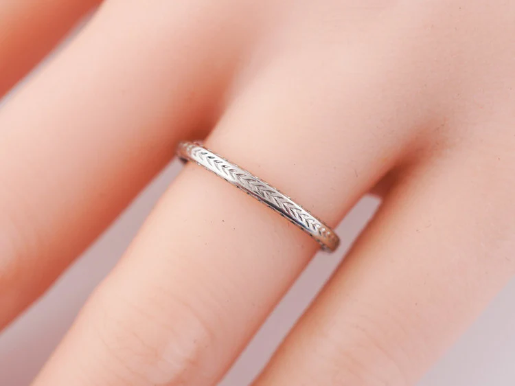 Antique Wedding Band Art Deco Chevron Engraved in Vintage Platinum - Image 8