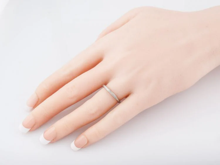 Antique Wedding Band Art Deco Chevron in Platinum - Image 5