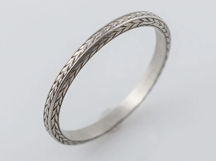 Antique Wedding Band Art Deco Chevron in Platinum - Image 4