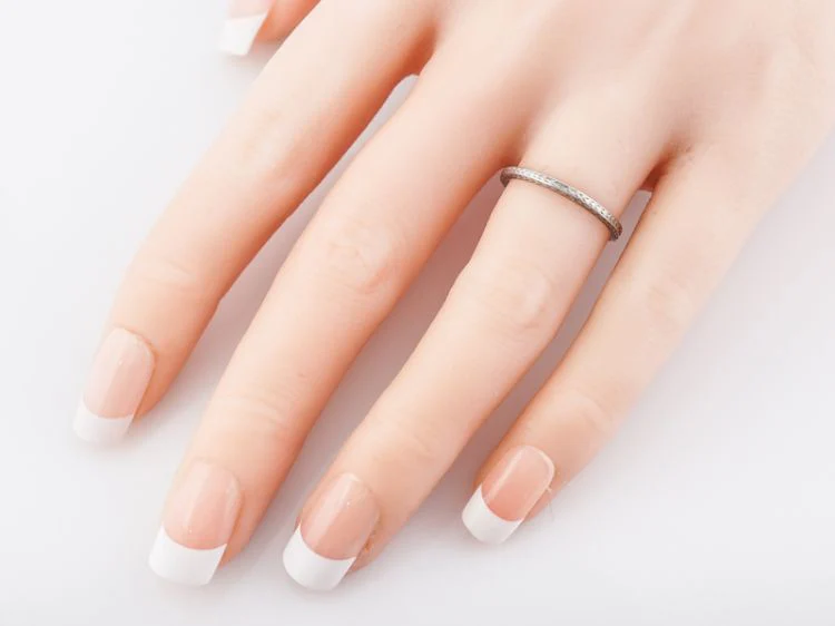 Antique Wedding Band Art Deco Chevron in Platinum - Image 5