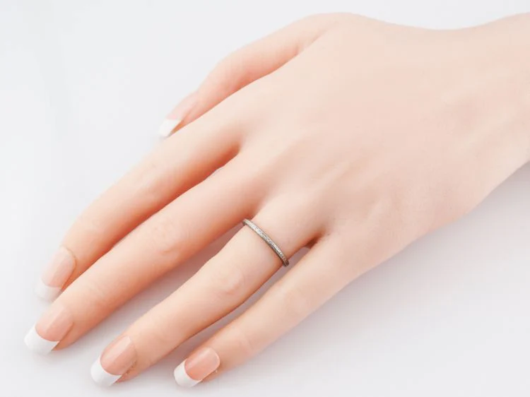 Antique Wedding Band Art Deco Chevron in Platinum - Image 8