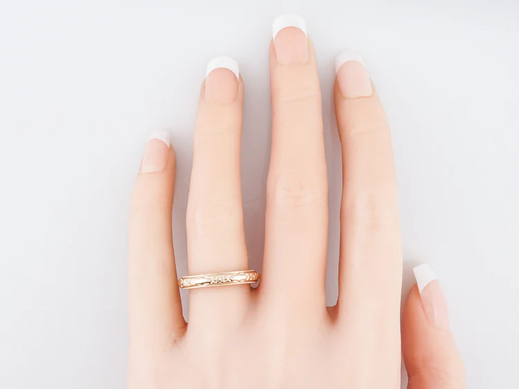 Antique Wedding Band Art Deco Engraved in 14k Yellow Gold - Image 5