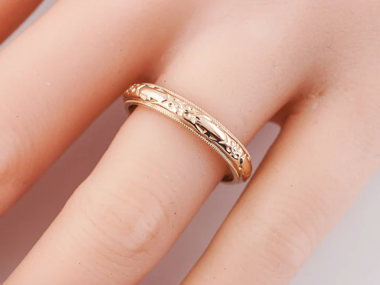 Antique Wedding Band Art Deco Engraved in 14k Yellow Gold - Image 6