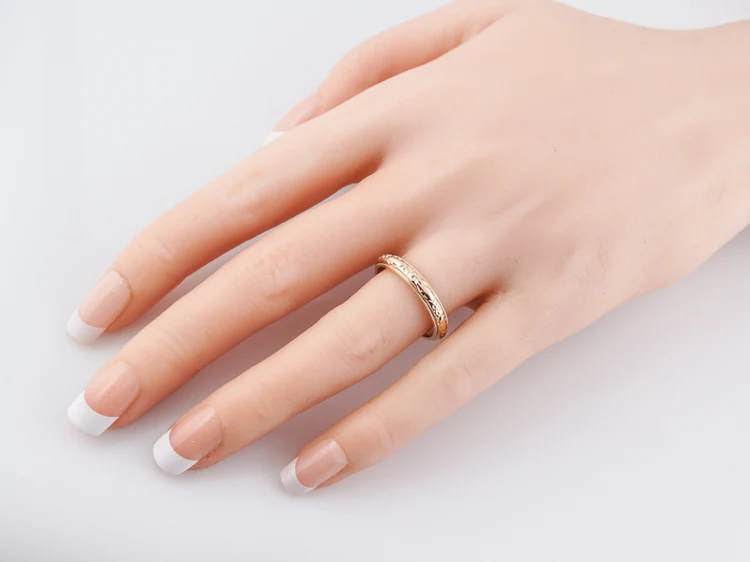 Antique Wedding Band Art Deco Engraved in 14k Yellow Gold - Image 7