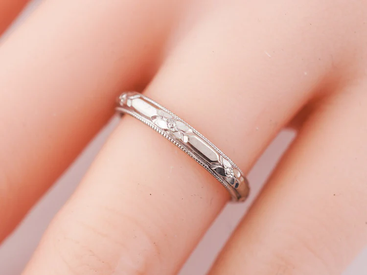 Antique Wedding Band Art Deco Floral Engraved in 14k White Gold - Image 7