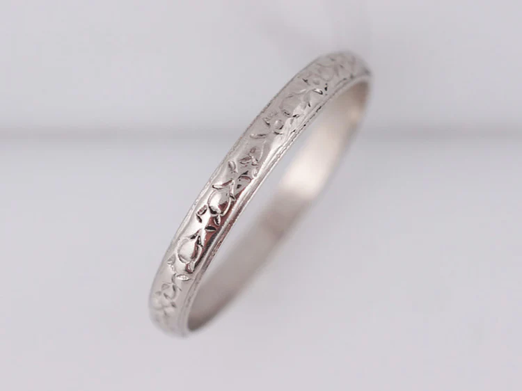 Antique Wedding Band Art Deco Floral Engraved in Vintage Platinum - Image 2