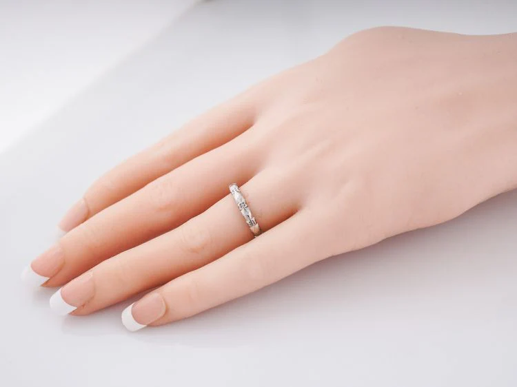 Antique Wedding Band Art Deco Geometric in 18k White Gold - Image 5