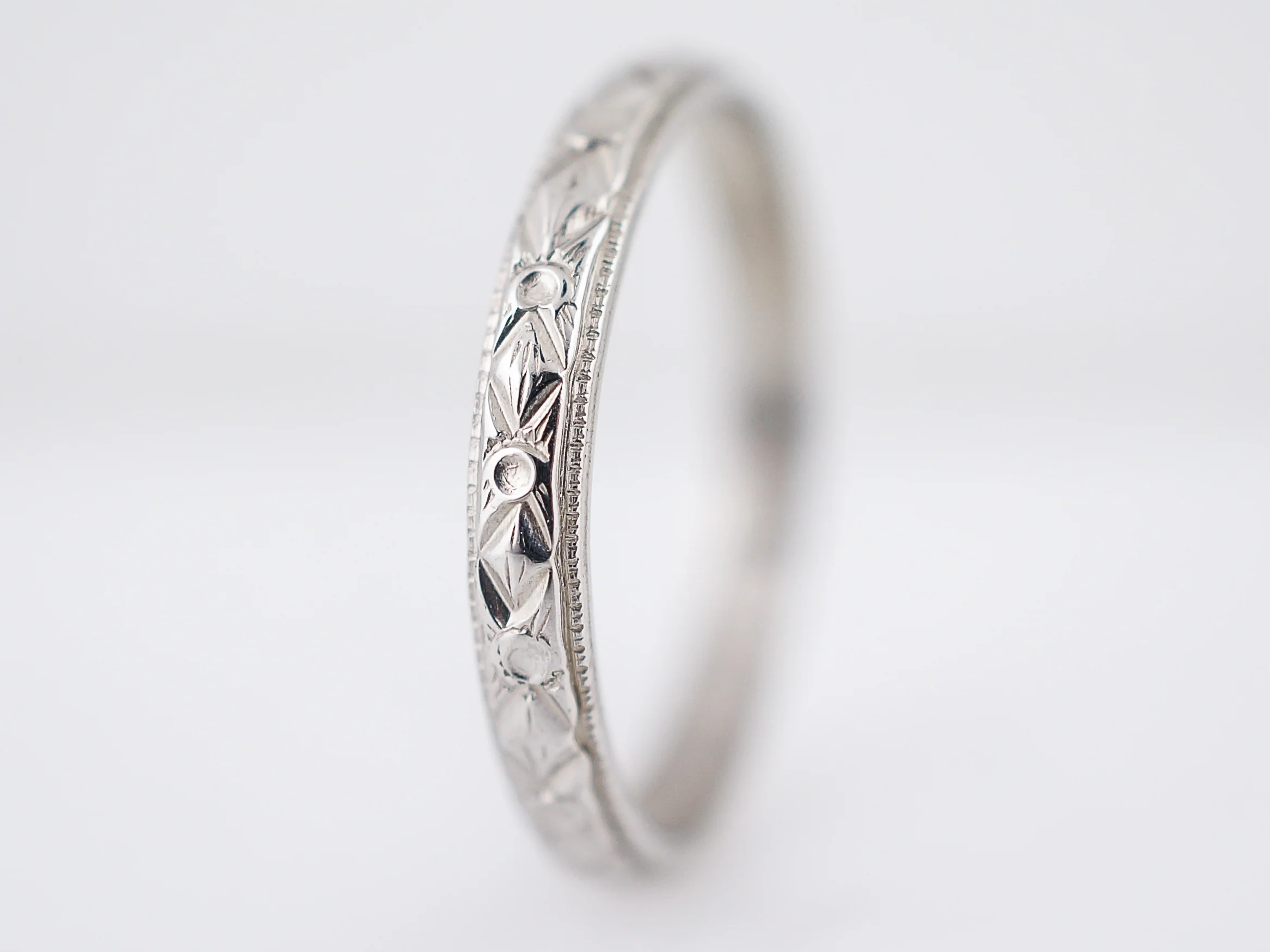 Antique Wedding Band Art Deco Geometric Orange Blossom in 18k White Gold - Image 2