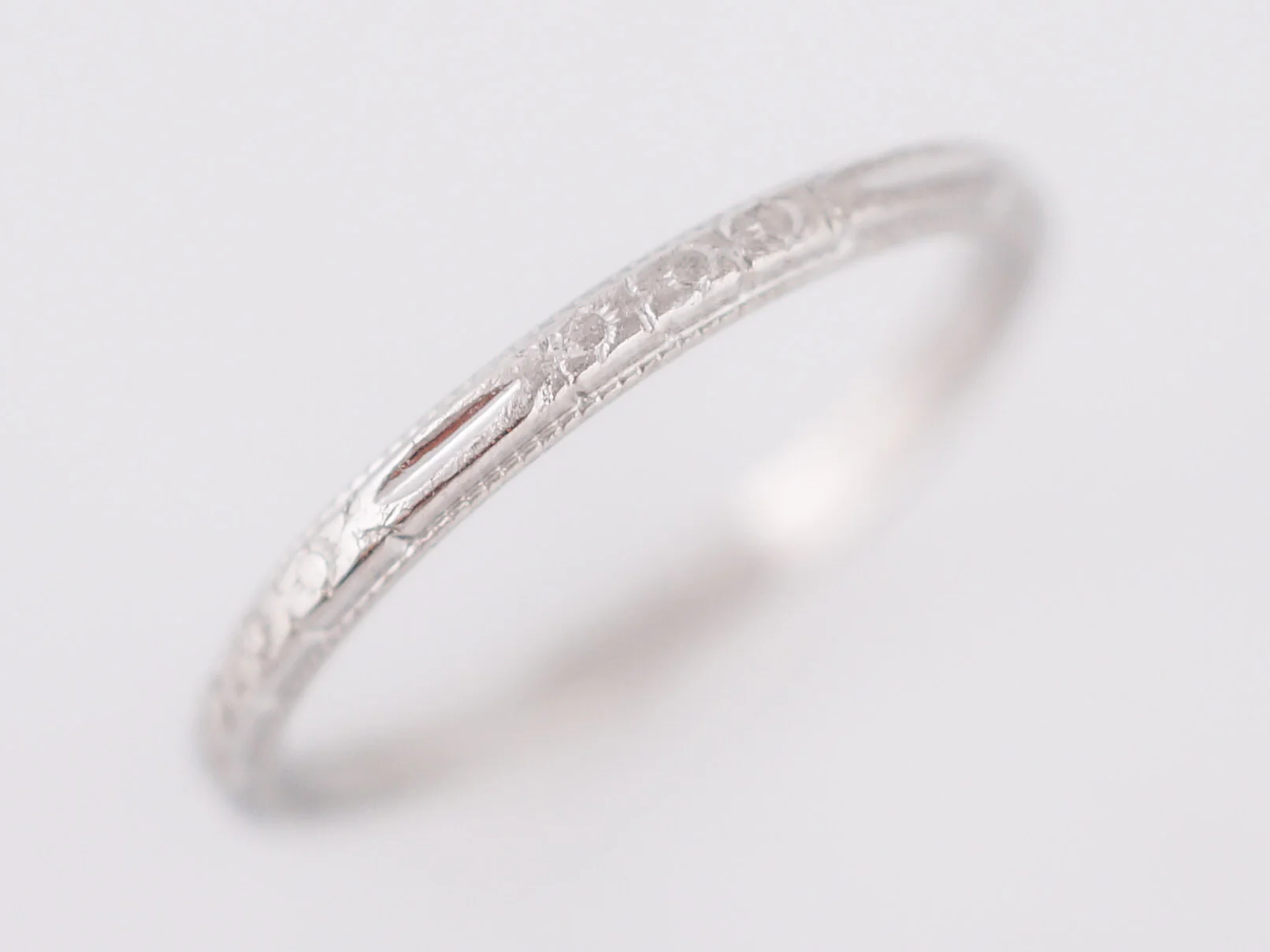 Antique Wedding Band Art Deco Orange Blossom in 18K White Gold - Image 2