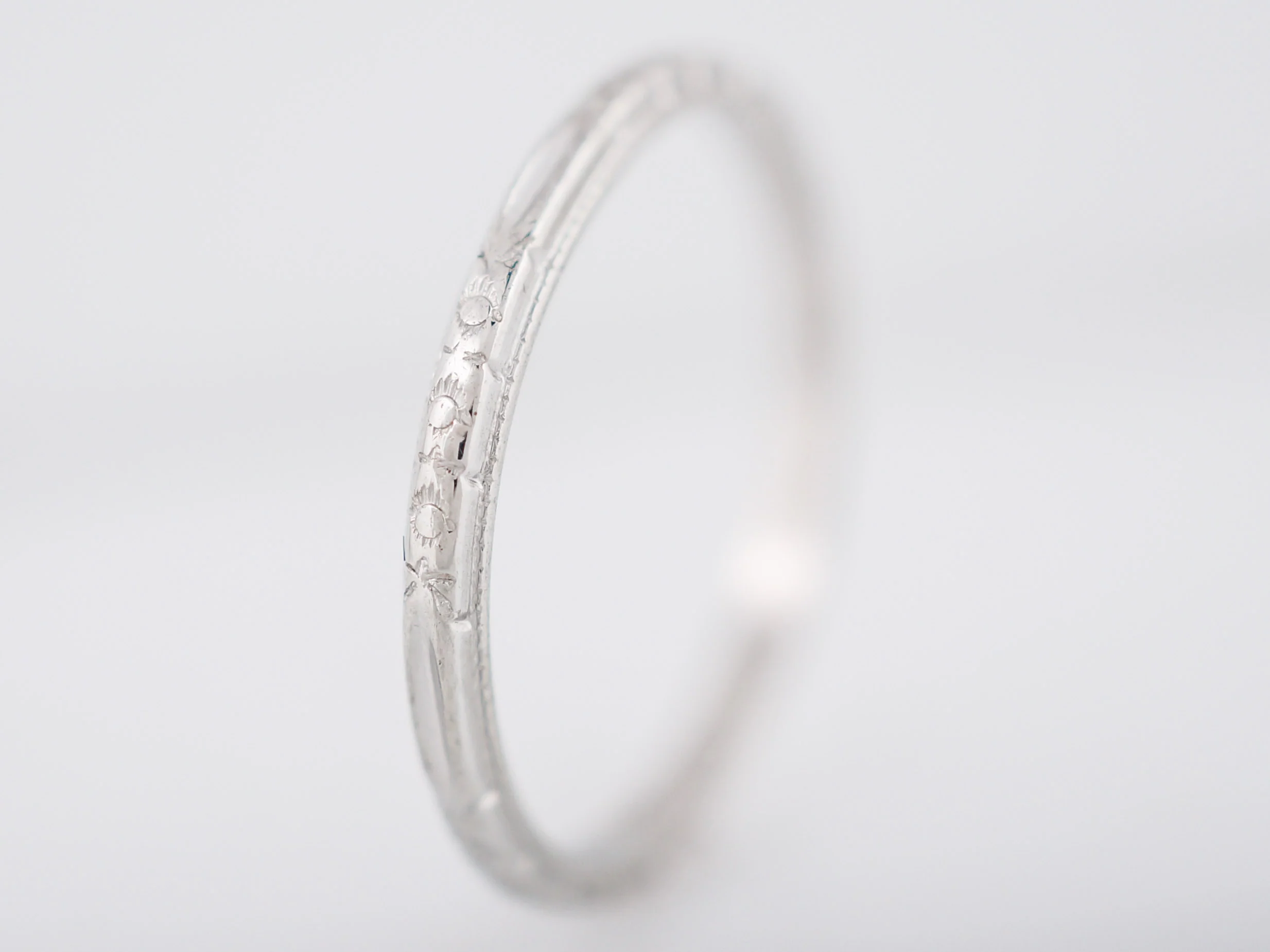 Antique Wedding Band Art Deco Orange Blossom in 18K White Gold - Image 3