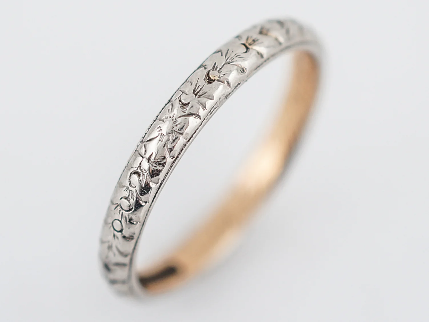 Antique Wedding Band Art Deco Orange Blossom in 18k White & Yellow Gold - Image 5