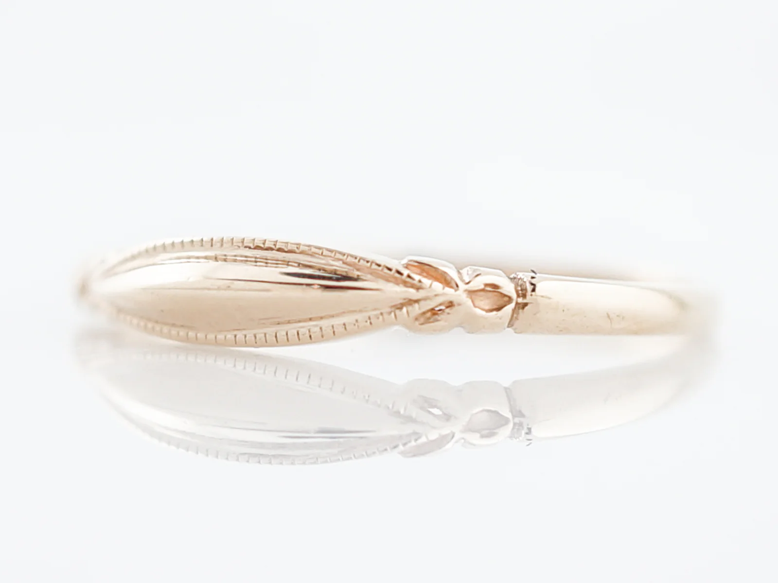 Antique Wedding Band Late Art Deco in 14k Yellow Gold - Image 2