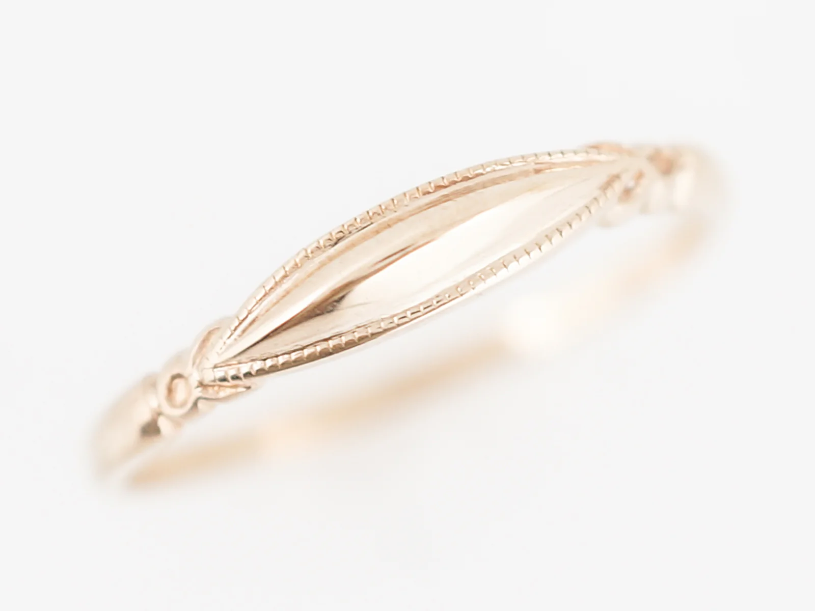 Antique Wedding Band Late Art Deco in 14k Yellow Gold - Image 4