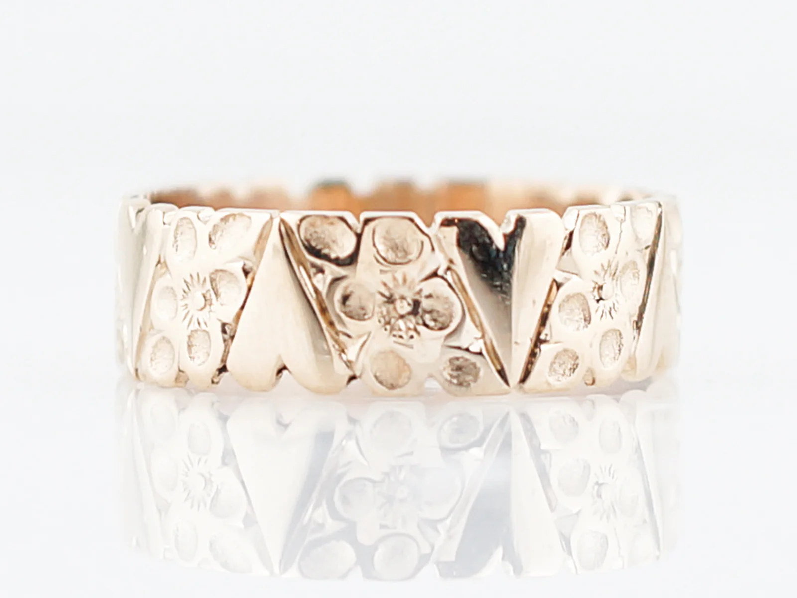 Antique Wedding Band Late Art Deco Orange Blossom in 14k Yellow Gold - Image 2