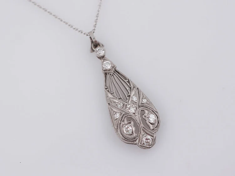Art Deco 0.28 ct Diamond and Platinum Lavalier Pendant with Chain - Image 2