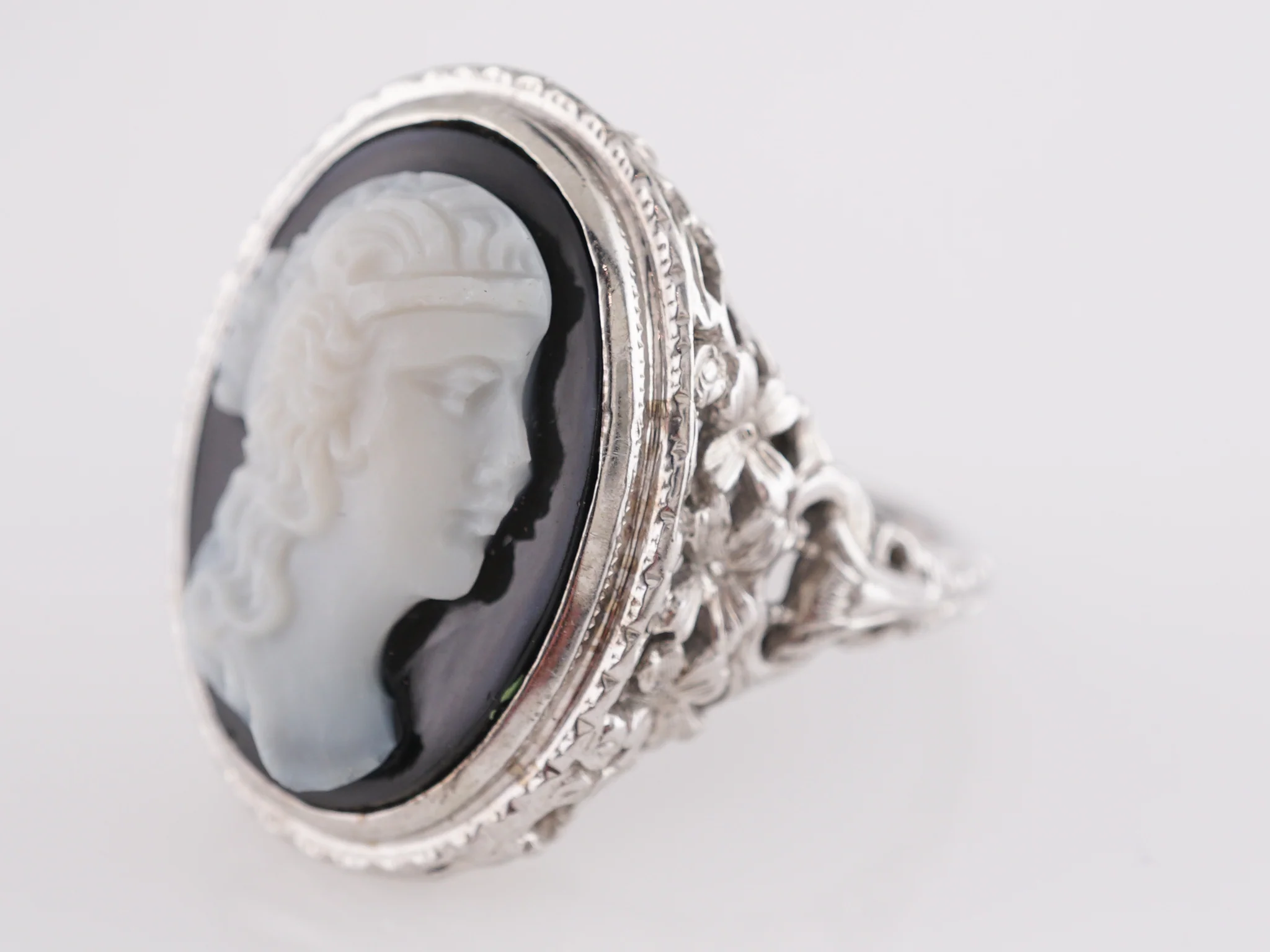 Art Deco Cameo Ring in 18K White Gold - Image 2