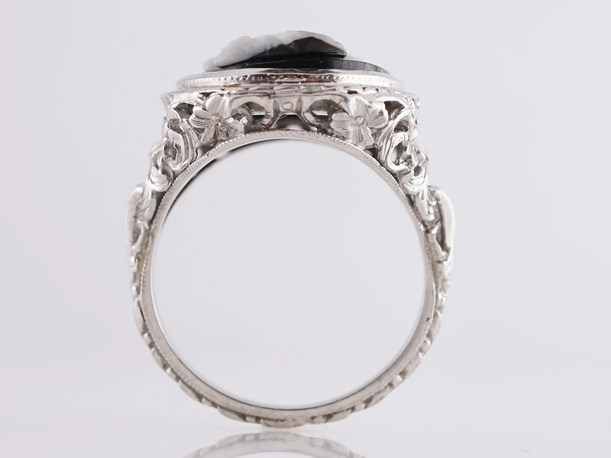 Art Deco Cameo Ring in 18K White Gold - Image 4