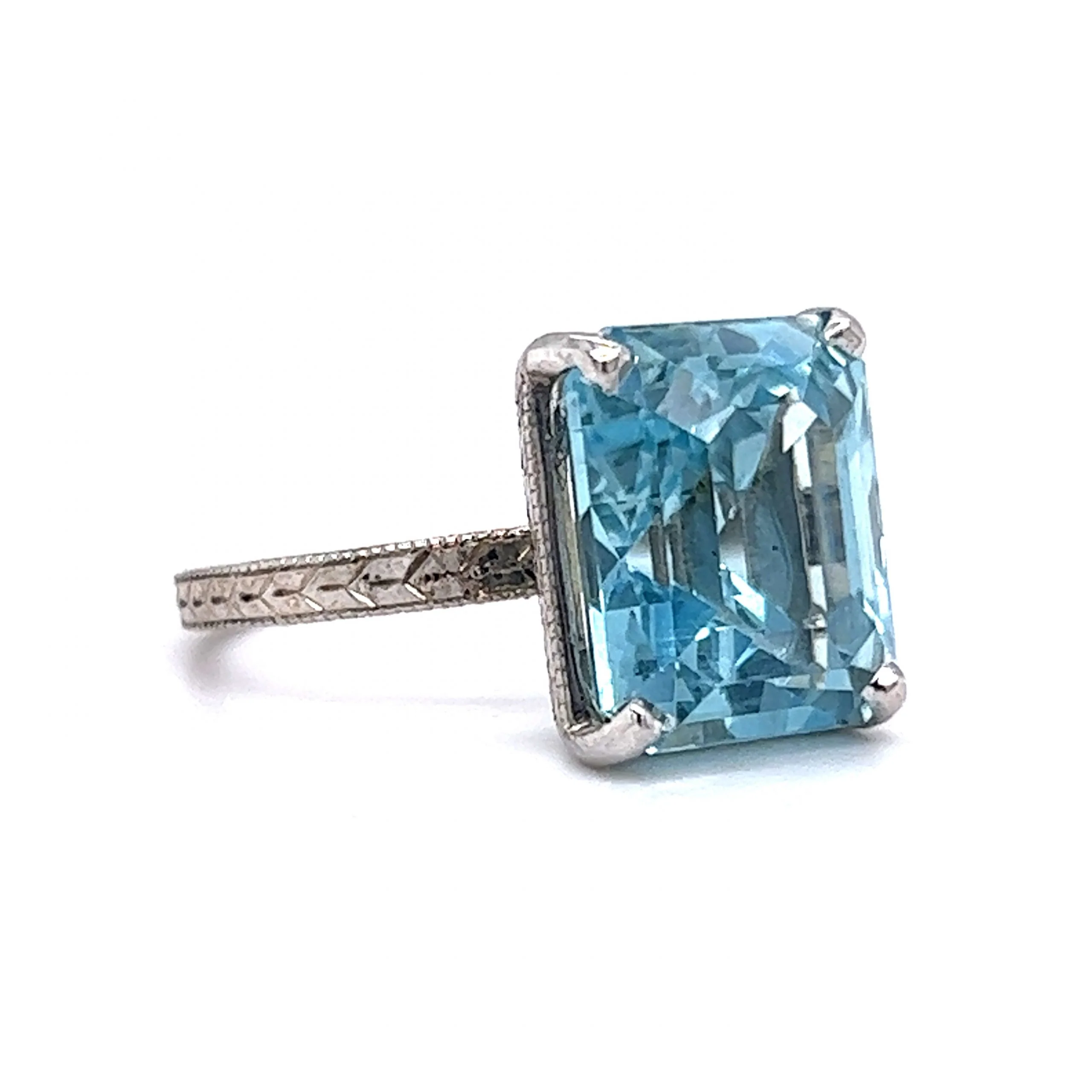 Art Deco Engraved Aquamarine Cocktail Ring in 14k White Gold - Image 3
