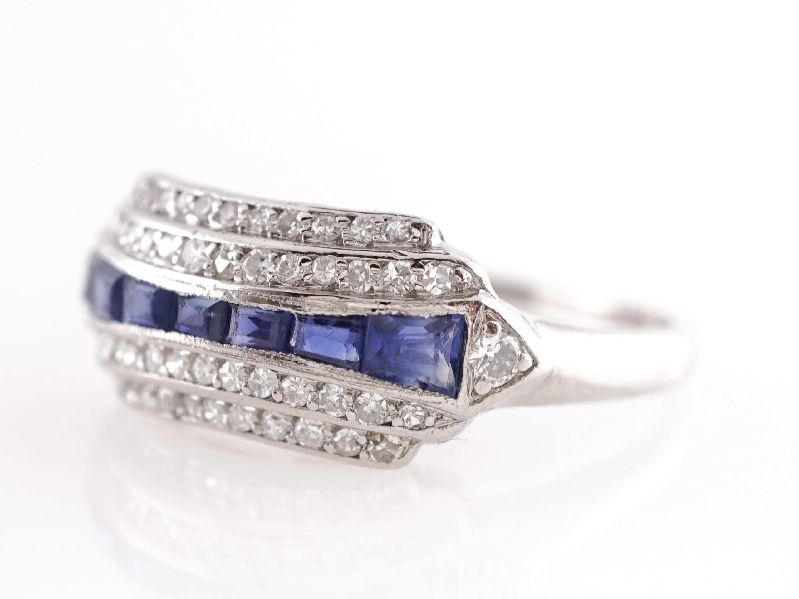 Art Deco Sapphire and Diamond Ring in Platinum - Image 2