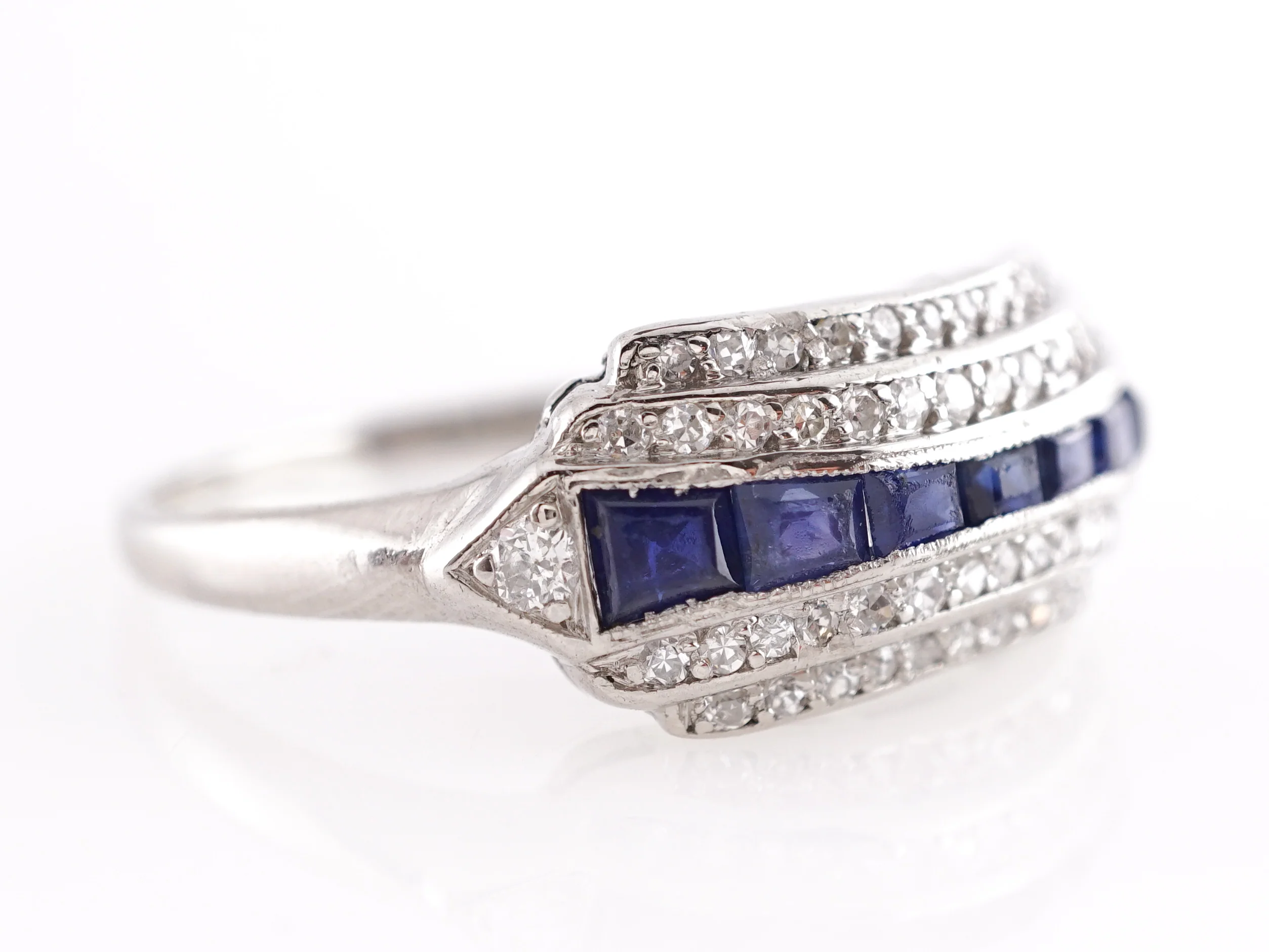 Art Deco Sapphire and Diamond Ring in Platinum - Image 3
