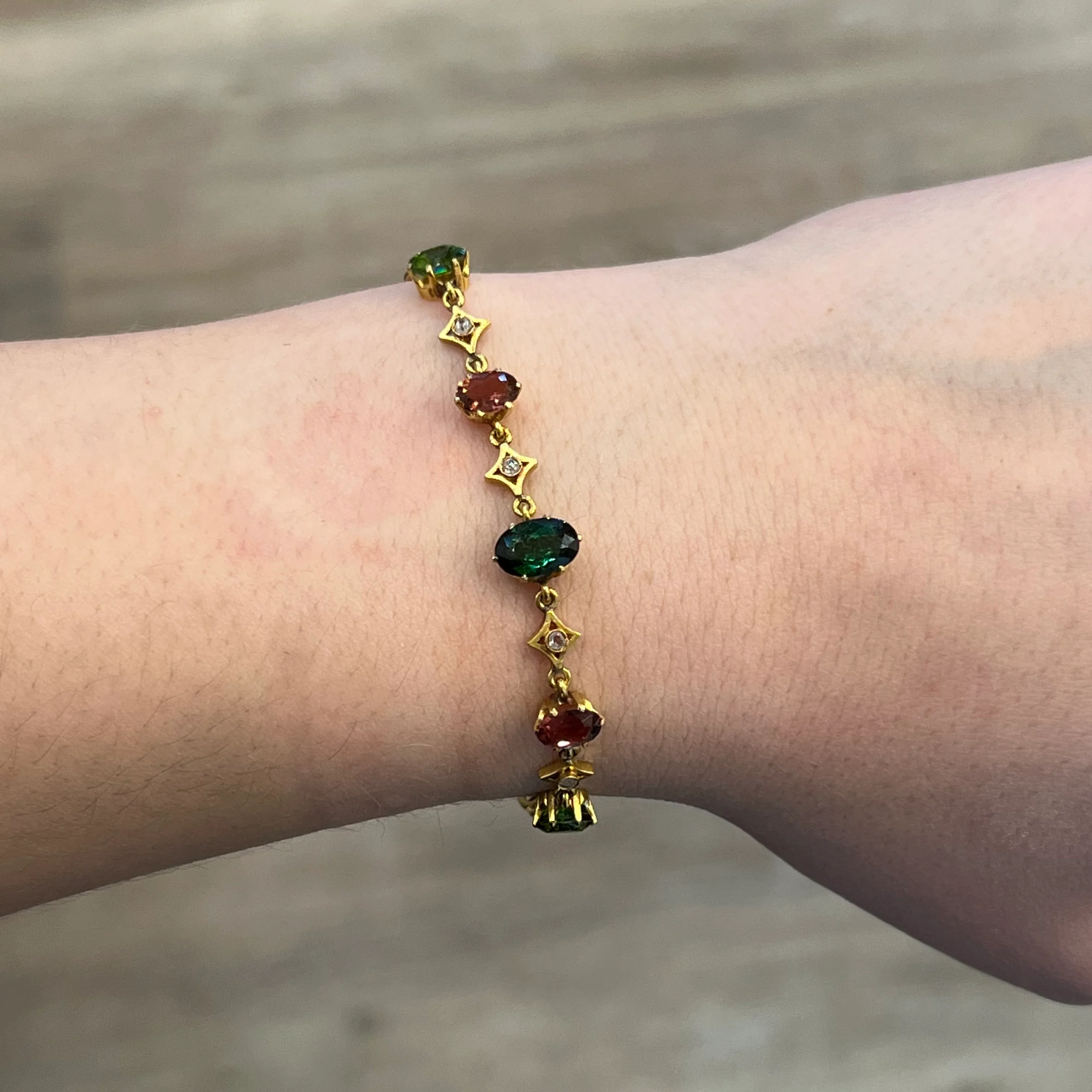 Art Nouveau Tourmaline & Diamond Bracelet in 18k Yellow Gold - Image 4