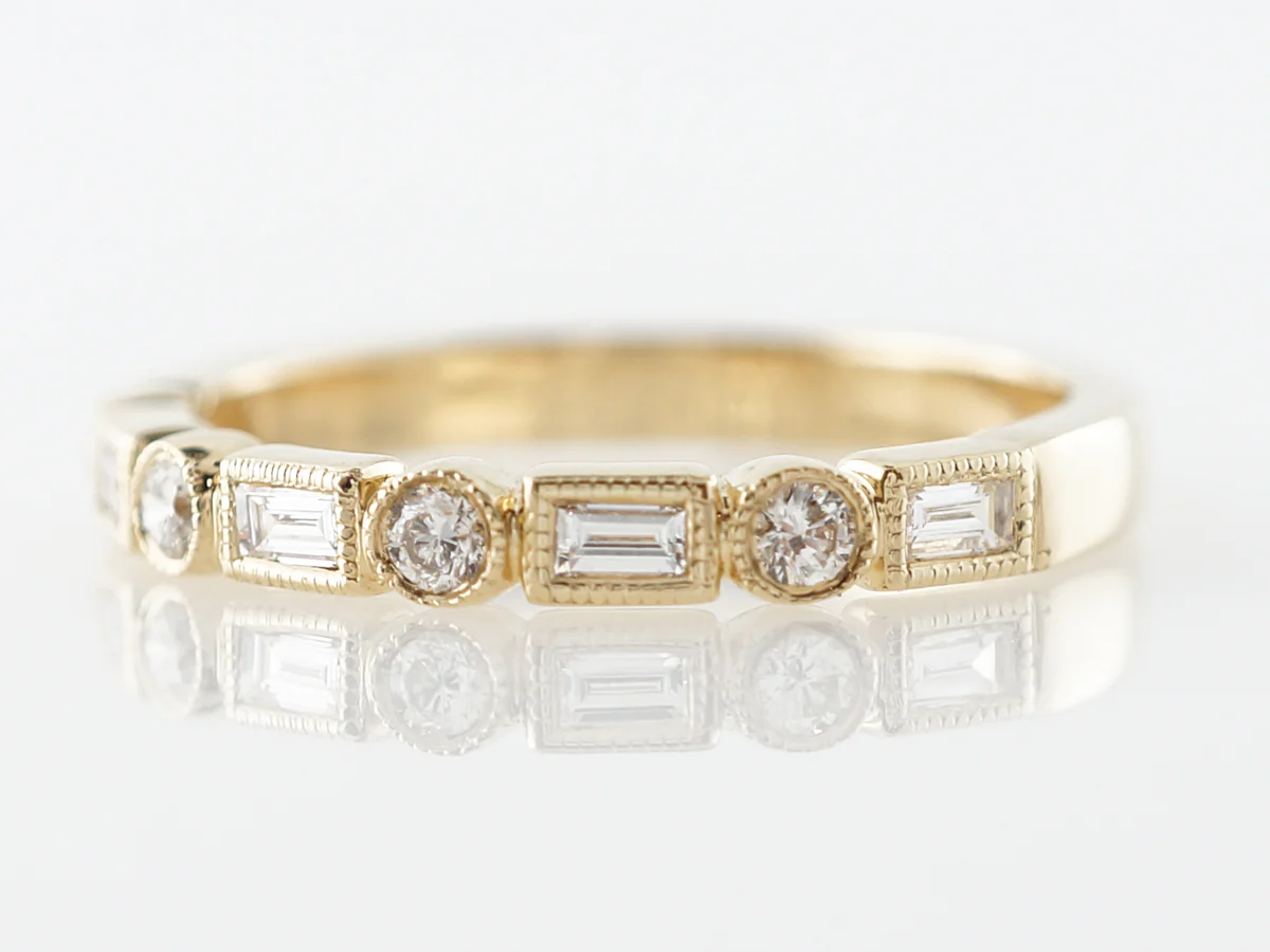 Baguette & Round Brilliant Diamond Band in Yellow Gold - Image 2
