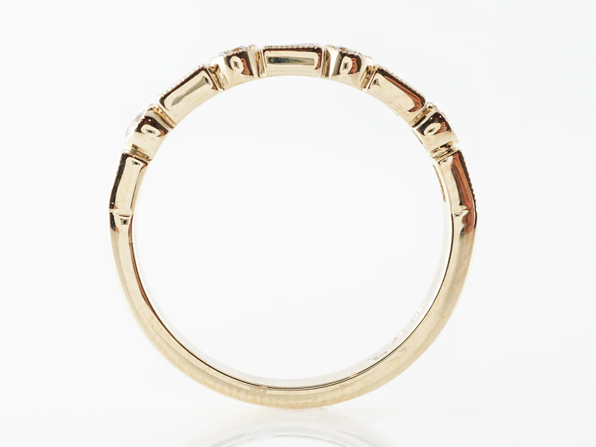 Baguette & Round Brilliant Diamond Band in Yellow Gold - Image 5