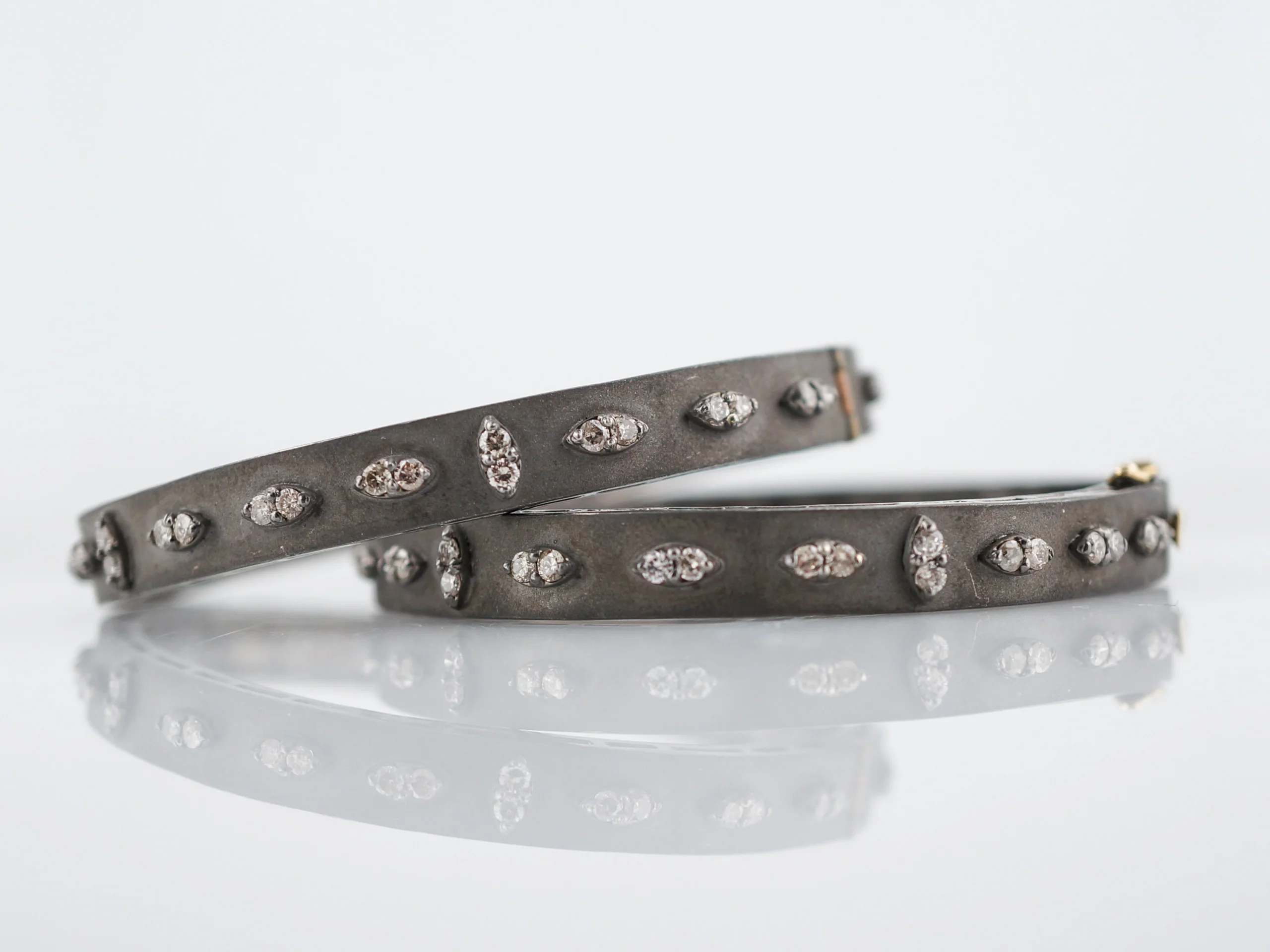 Bangle Bracelet Modern 2.20 Round Brilliant Cut Diamonds in Sterling Silver - Image 4