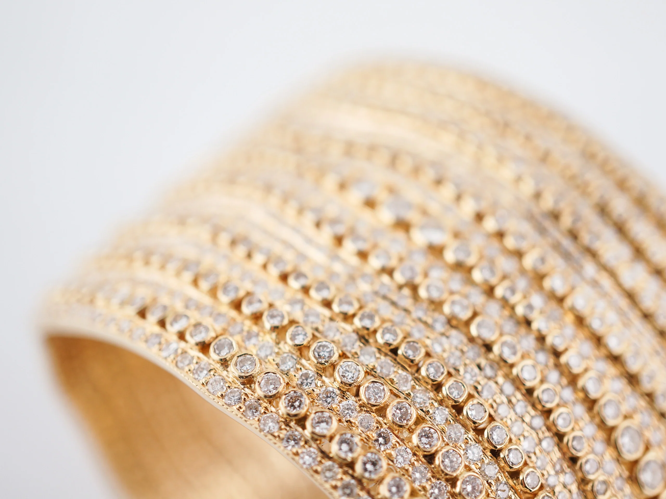 ***RTV***Bangle Bracelet Modern 24.58 Round Brilliant Cut Diamonds in 18K Yellow Gold - Image 4