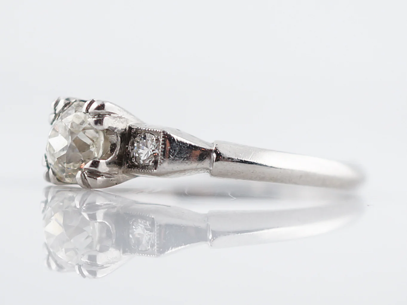 Beautiful Antique Engagement Ring Art Deco Diamond in Platinum - Image 3
