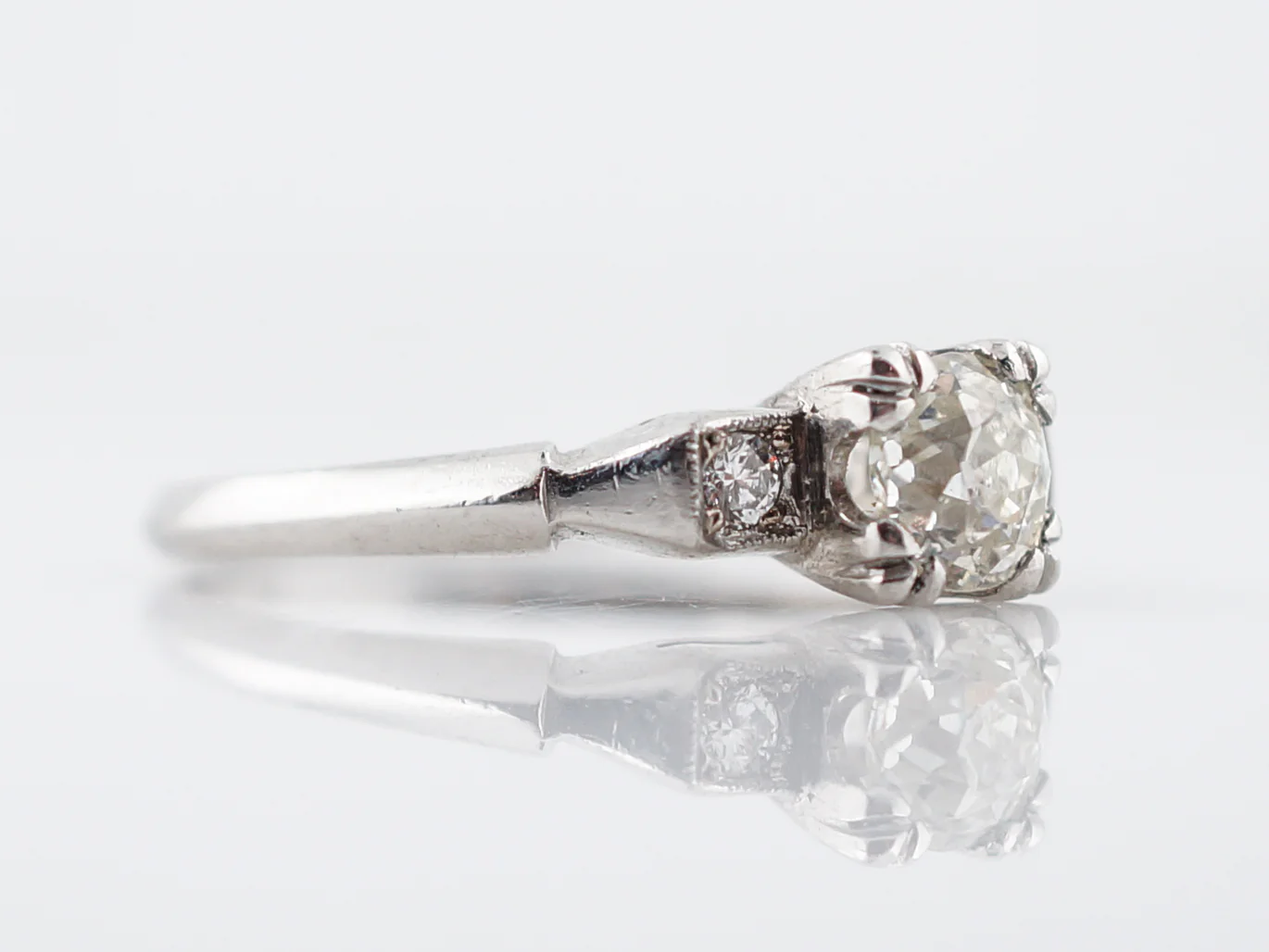 Beautiful Antique Engagement Ring Art Deco Diamond in Platinum - Image 4