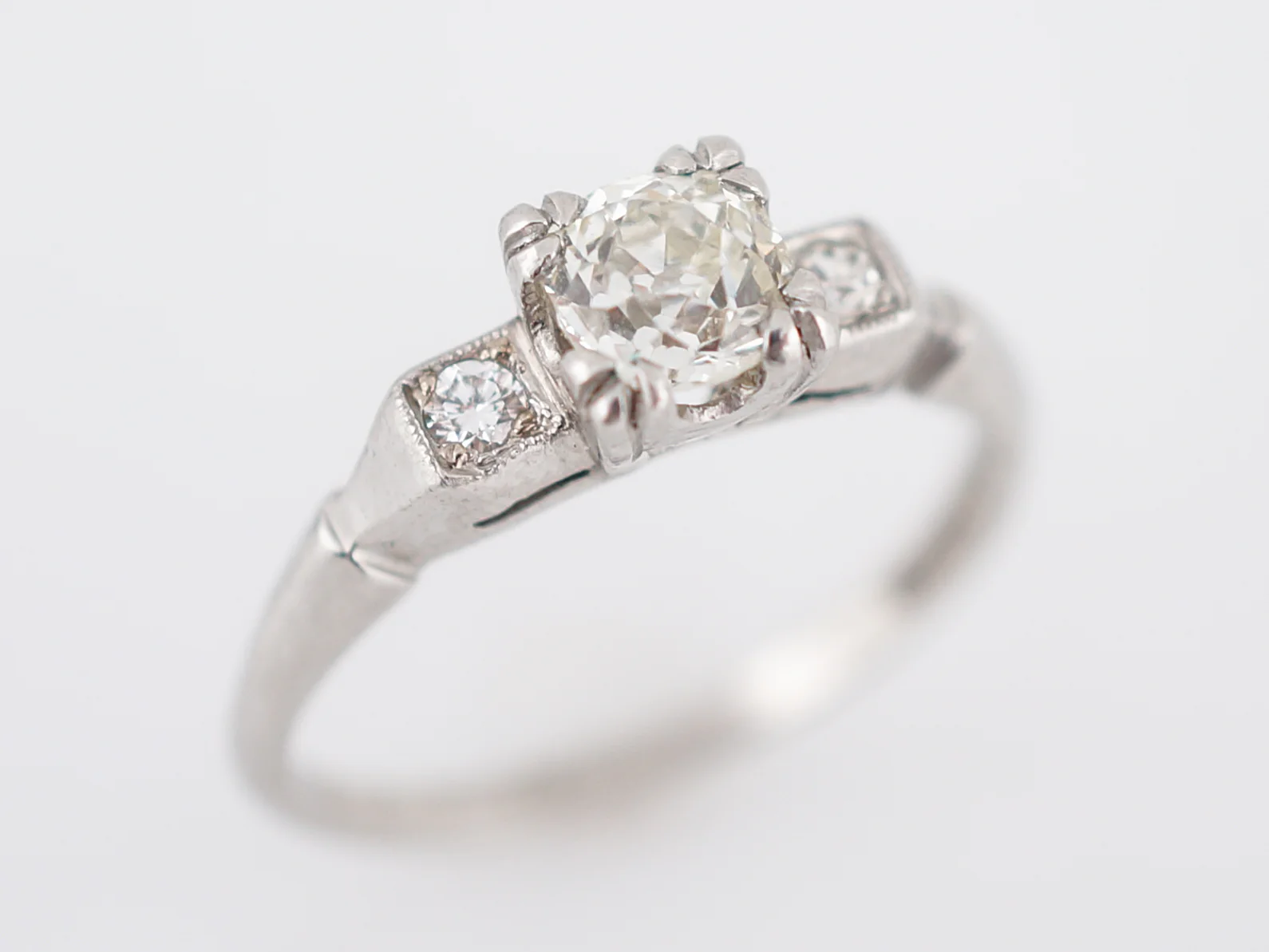 Beautiful Antique Engagement Ring Art Deco Diamond in Platinum - Image 5