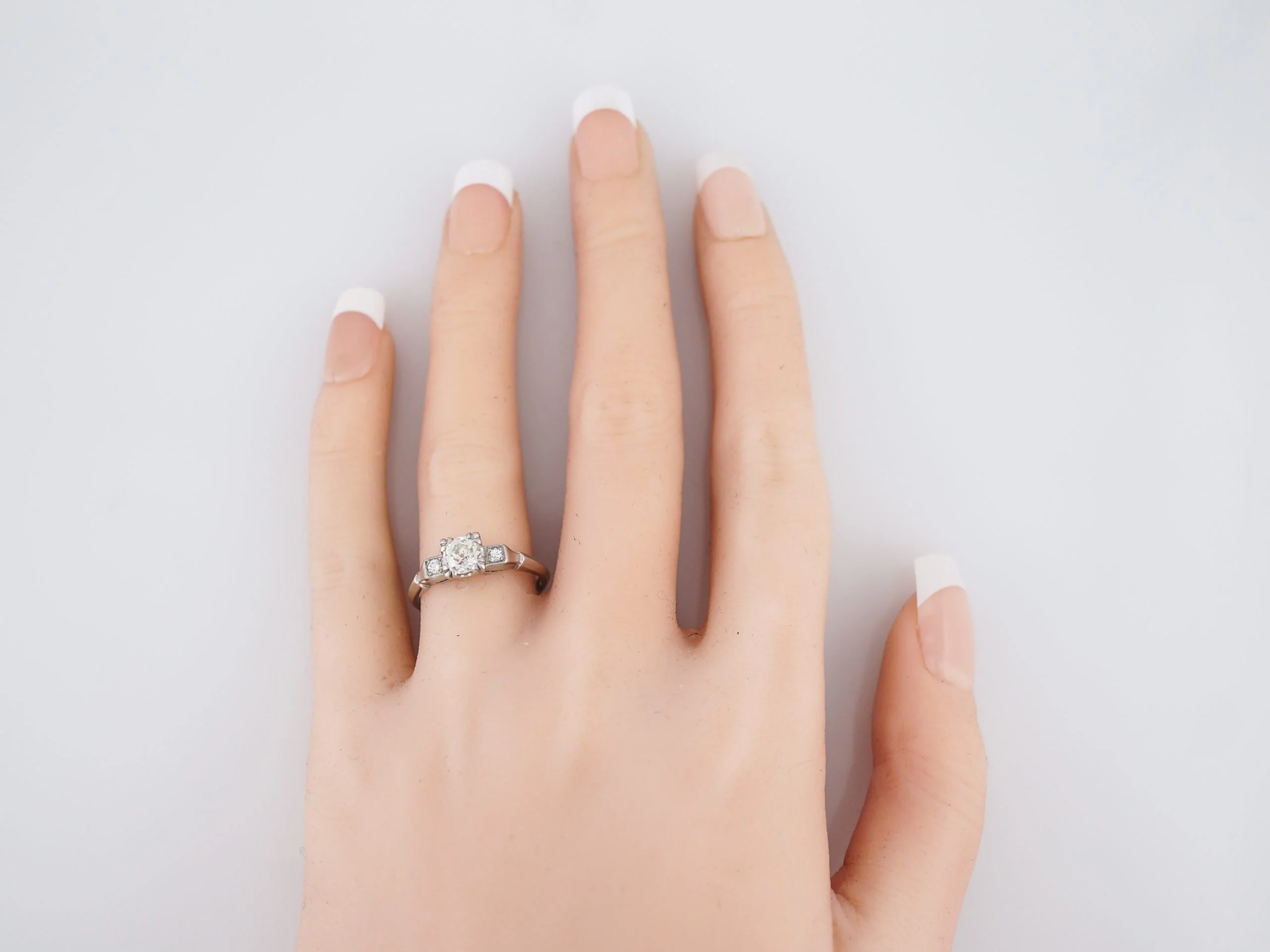 Beautiful Antique Engagement Ring Art Deco Diamond in Platinum - Image 7