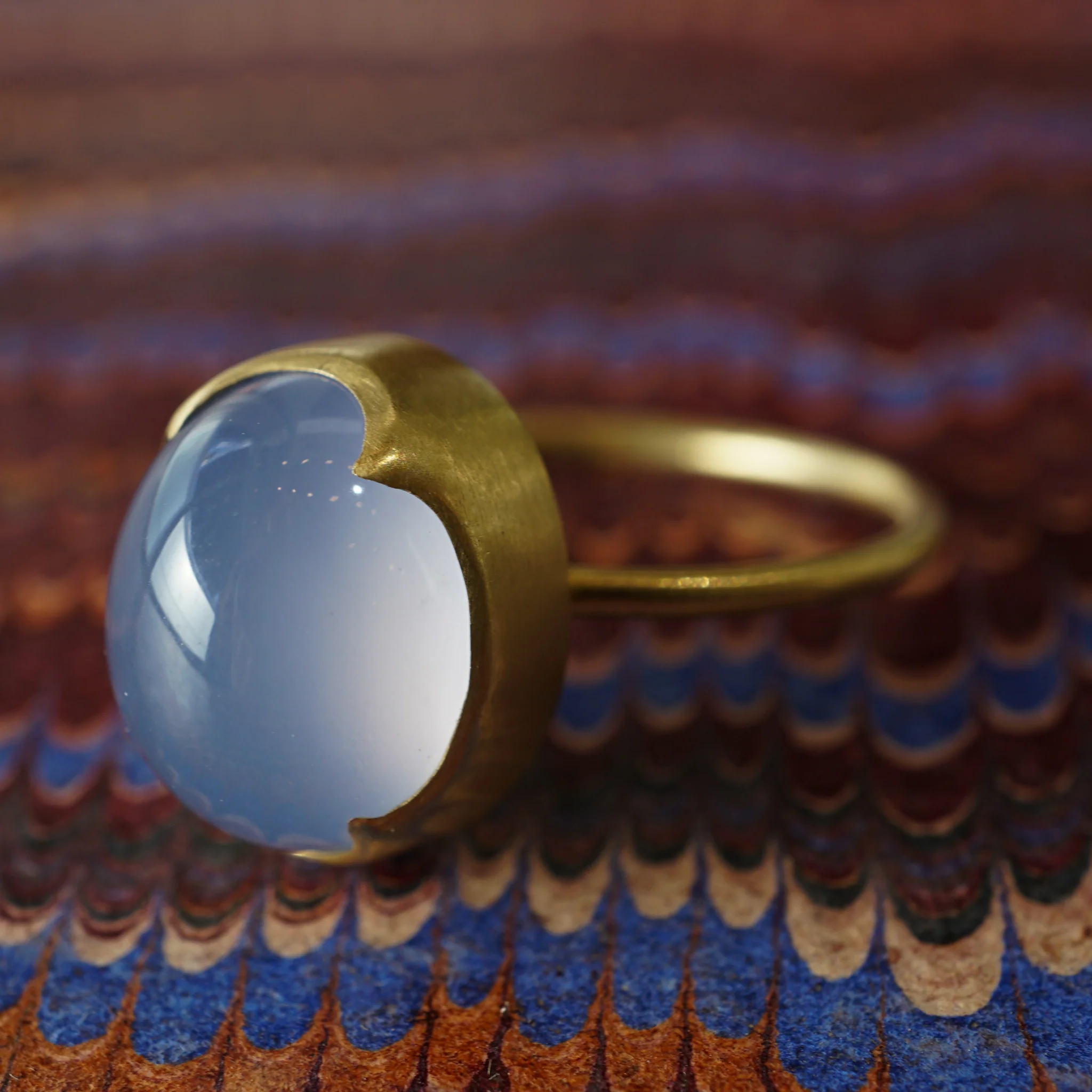 Blue Chalcedony Cocktail Ring in 18k Yellow Gold - Image 6